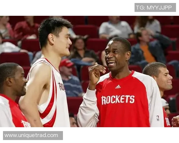 姚明在2004年对阵老鹰的精彩表现与火箭队的全场回顾视频完整版