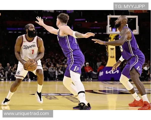 哈登：快船的状况无法控制，只能依据现有人员组织适宜的阵型